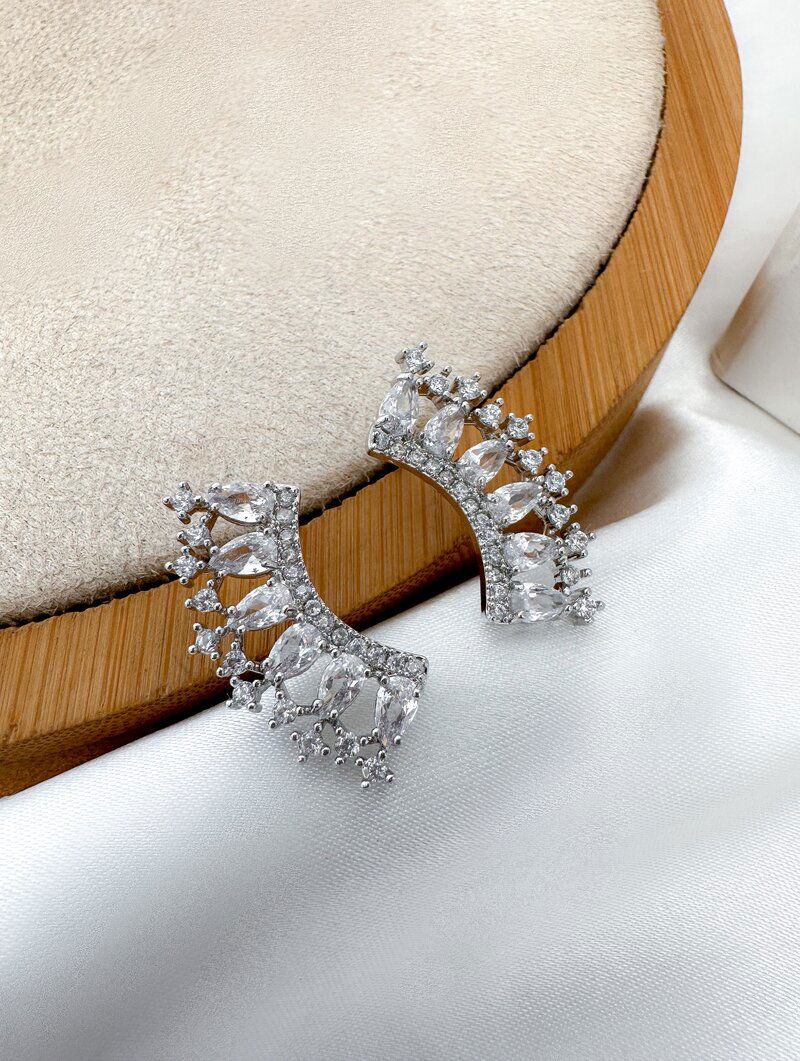 Brinco Folheado a Ouro 18k e Prata Ear Cuff com Zircônias