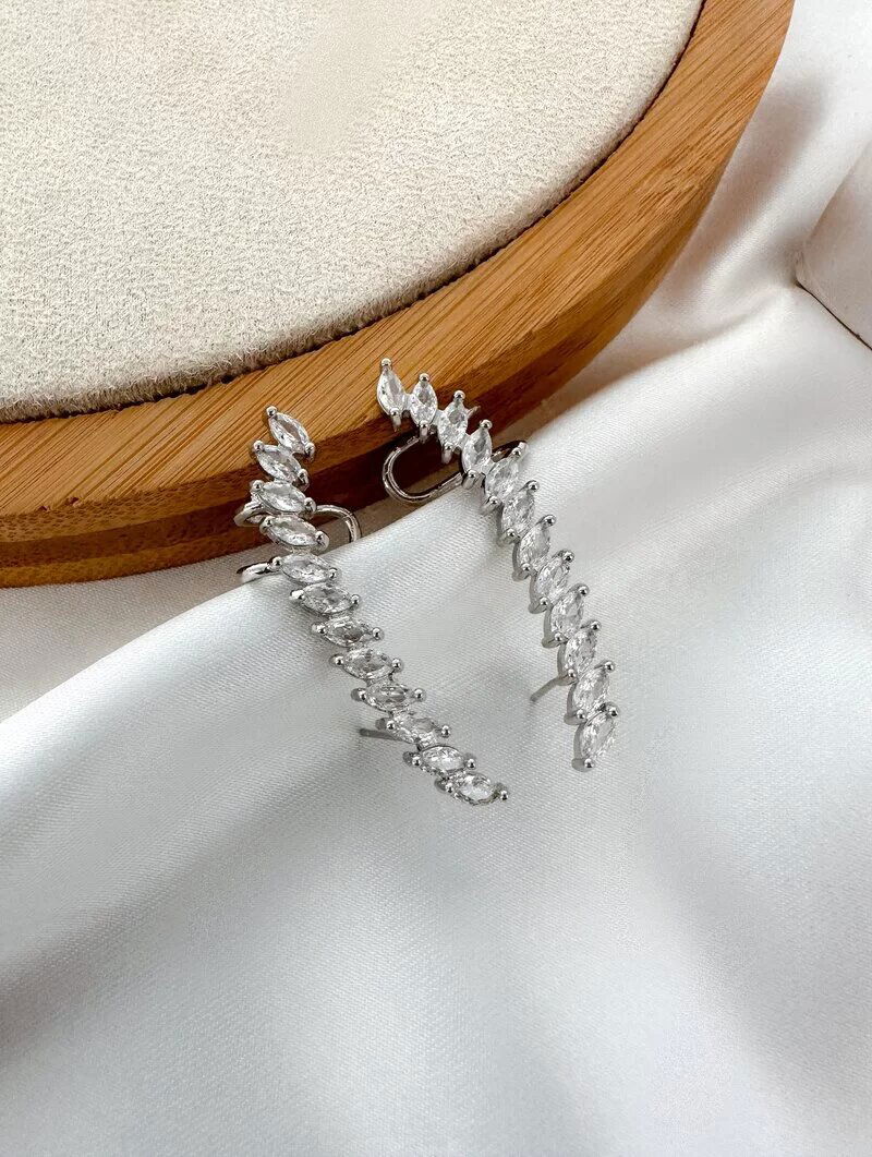 Brinco Folheado a Ouro 18k e Prata Ear Cuff com Zircônias Ovais