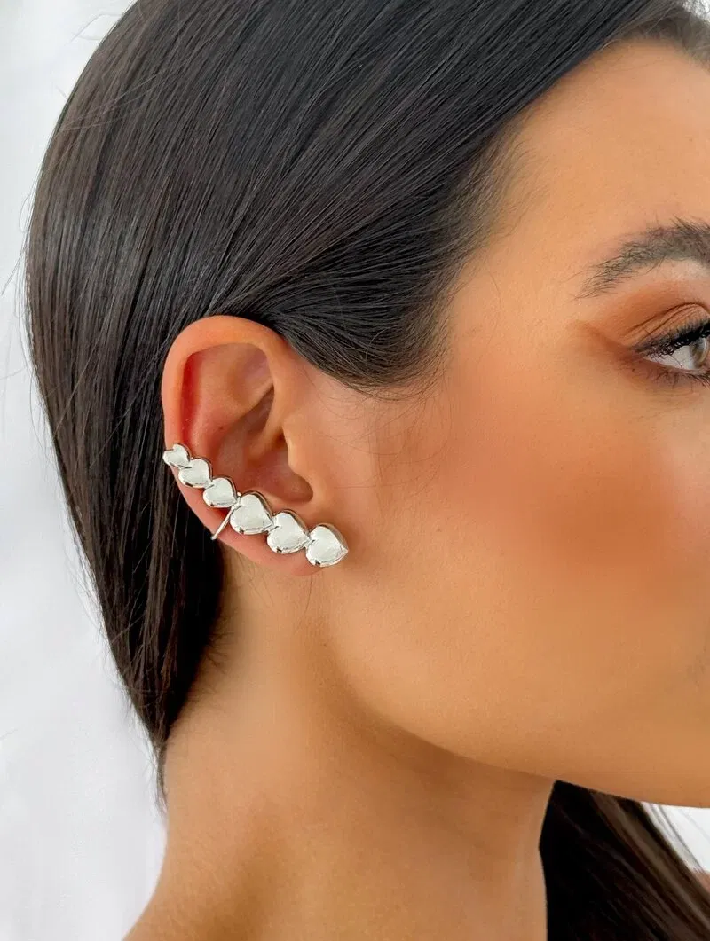 Brinco Folheado a Ouro 18k e Prata Ear Cuff Corações Lisos