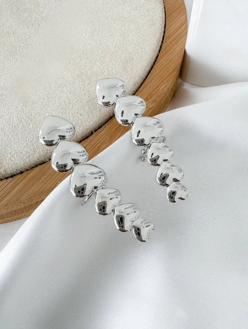 Brinco Folheado a Ouro 18k e Prata Ear Cuff Corações Lisos