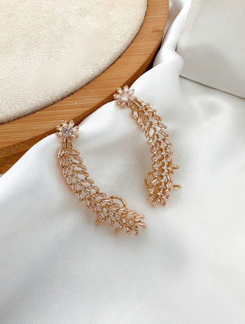 Brinco Folheado a Ouro 18k e Prata Ear Cuff Escamas Cravejadas