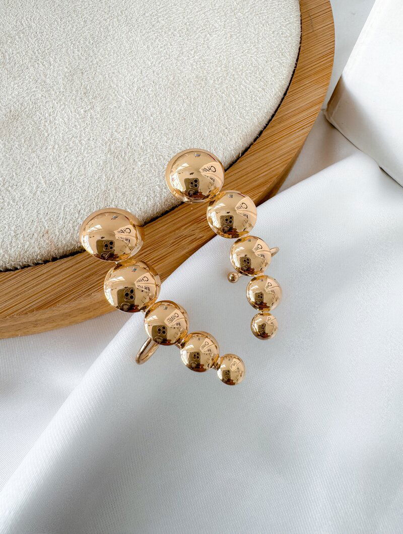 Brinco Folheado a Ouro 18k e Prata Ear Cuff Esferas Lisas