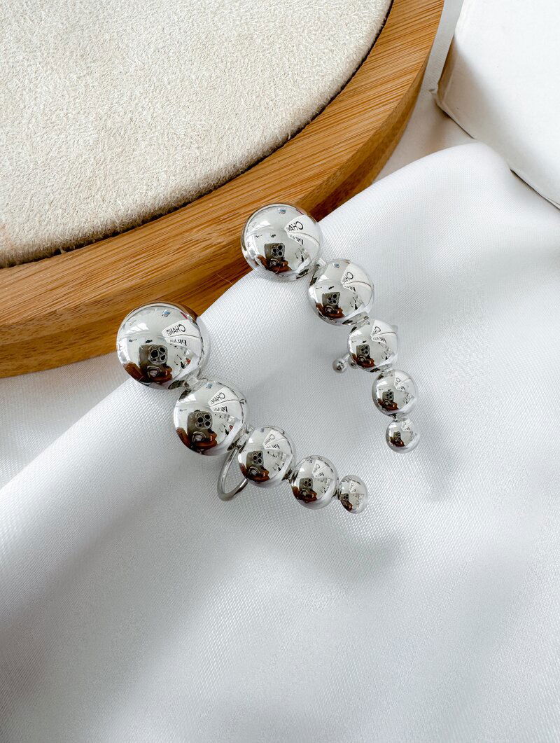 Brinco Folheado a Ouro 18k e Prata Ear Cuff Esferas Lisas