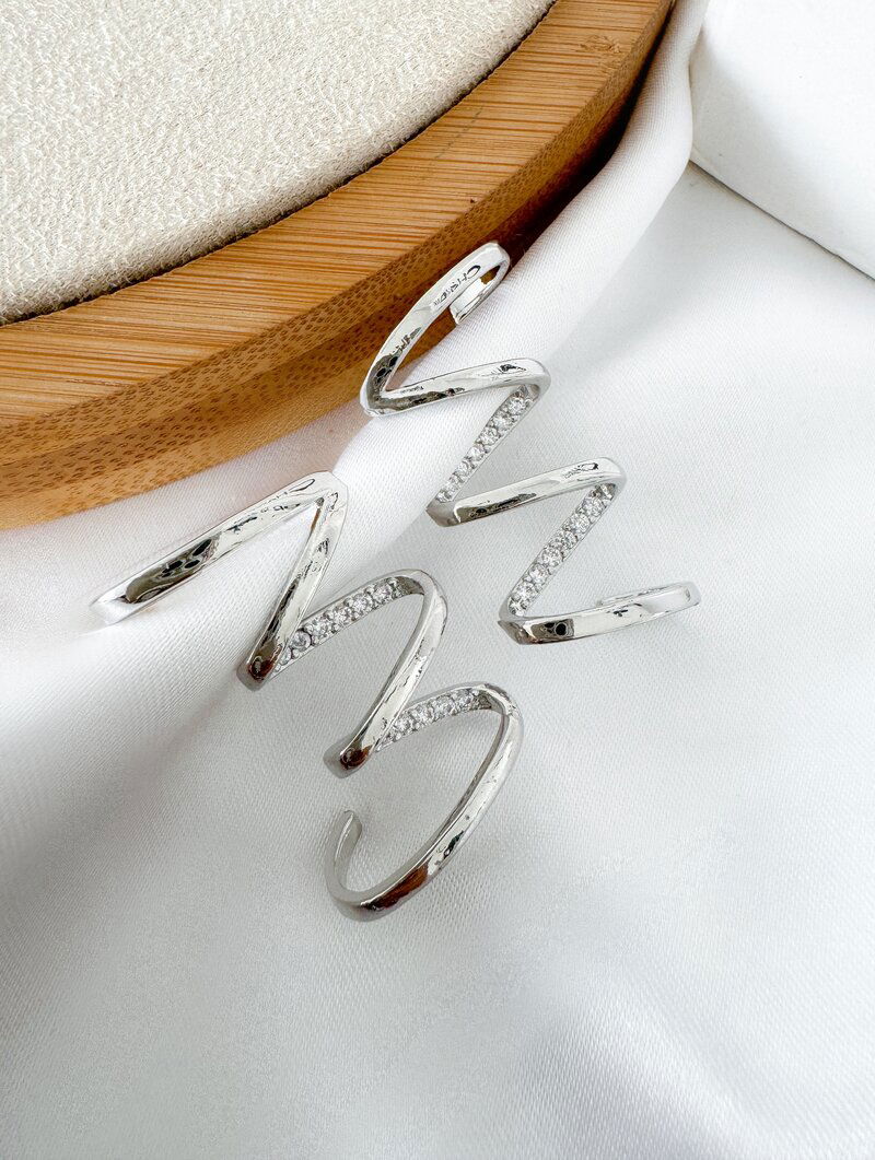 Brinco Folheado a Ouro 18k e Prata Ear Cuff Fios com Detalhes Cravejados