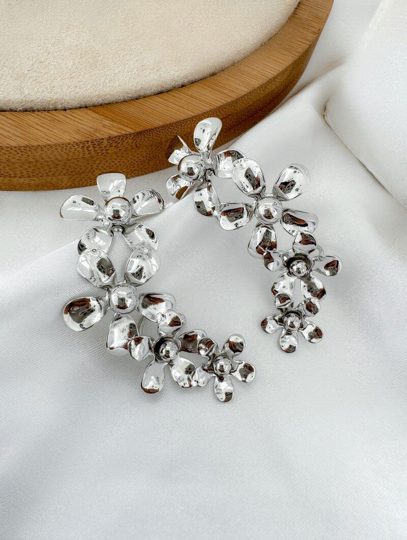 Brinco Folheado a Ouro 18k e Prata Ear Cuff Floral