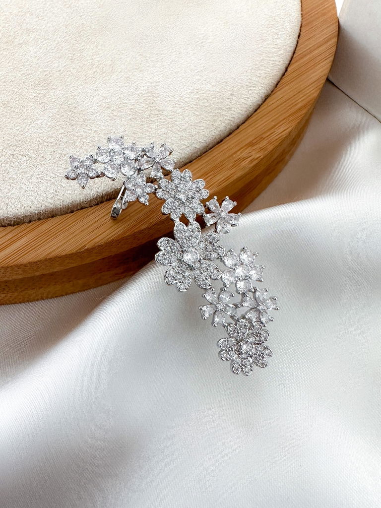 Brinco folheado a ouro 18k e prata ear cuff flores cravejadas