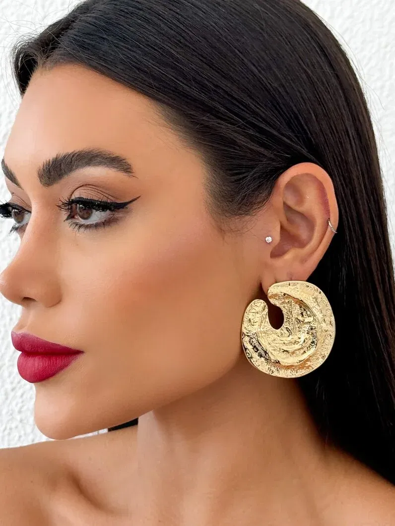 Brinco Folheado a Ouro 18k e Prata Esfera Martelado