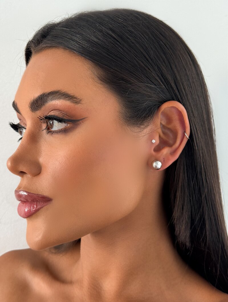 Brinco Folheado a Ouro 18k e Prata Esfera Minimalista Texturizada