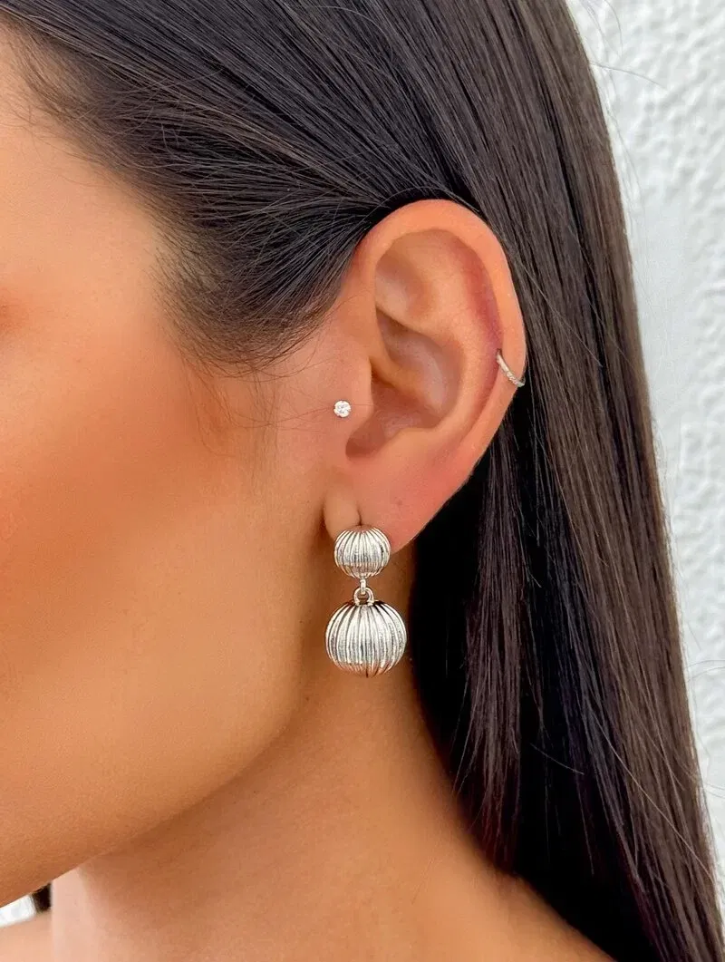 Brinco Folheado a Ouro 18k e Prata Esferas Listradas