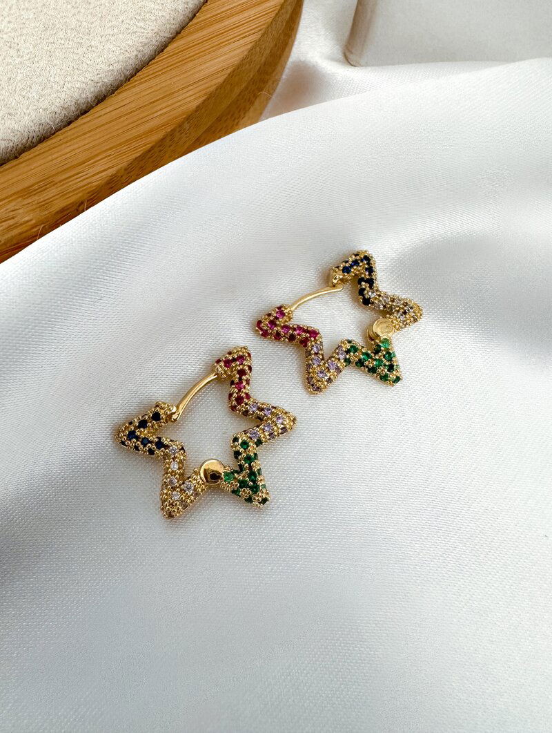 Brinco Folheado a Ouro 18k e Prata Estrela Cravejada com Fecho