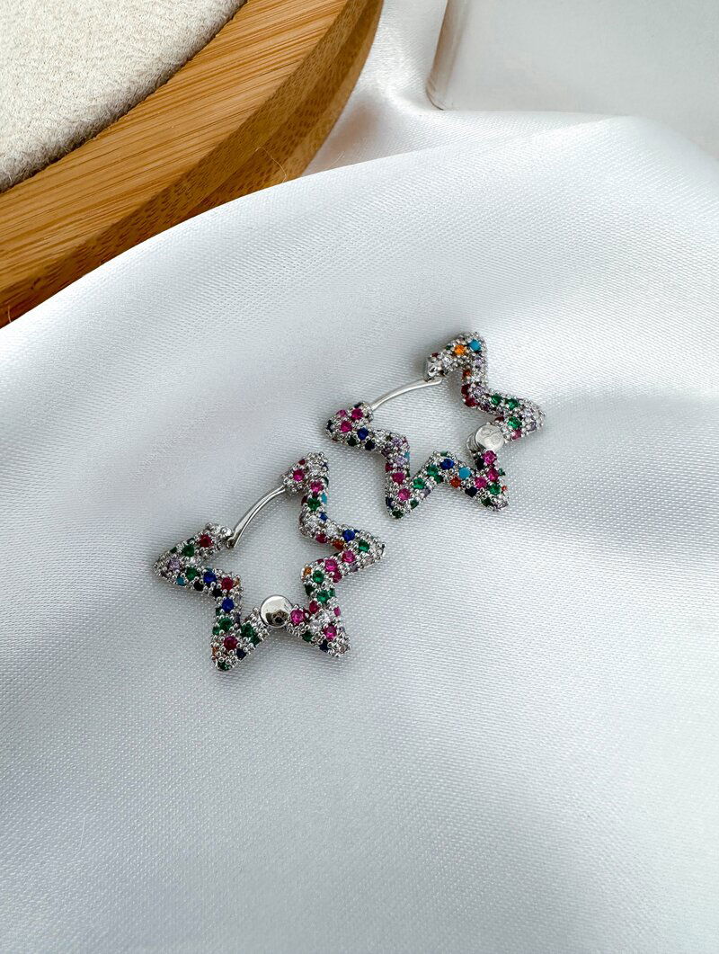 Brinco Folheado a Ouro 18k e Prata Estrela Cravejada com Fecho