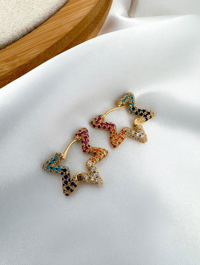 Brinco Folheado a Ouro 18k e Prata Estrela Cravejada com Fecho