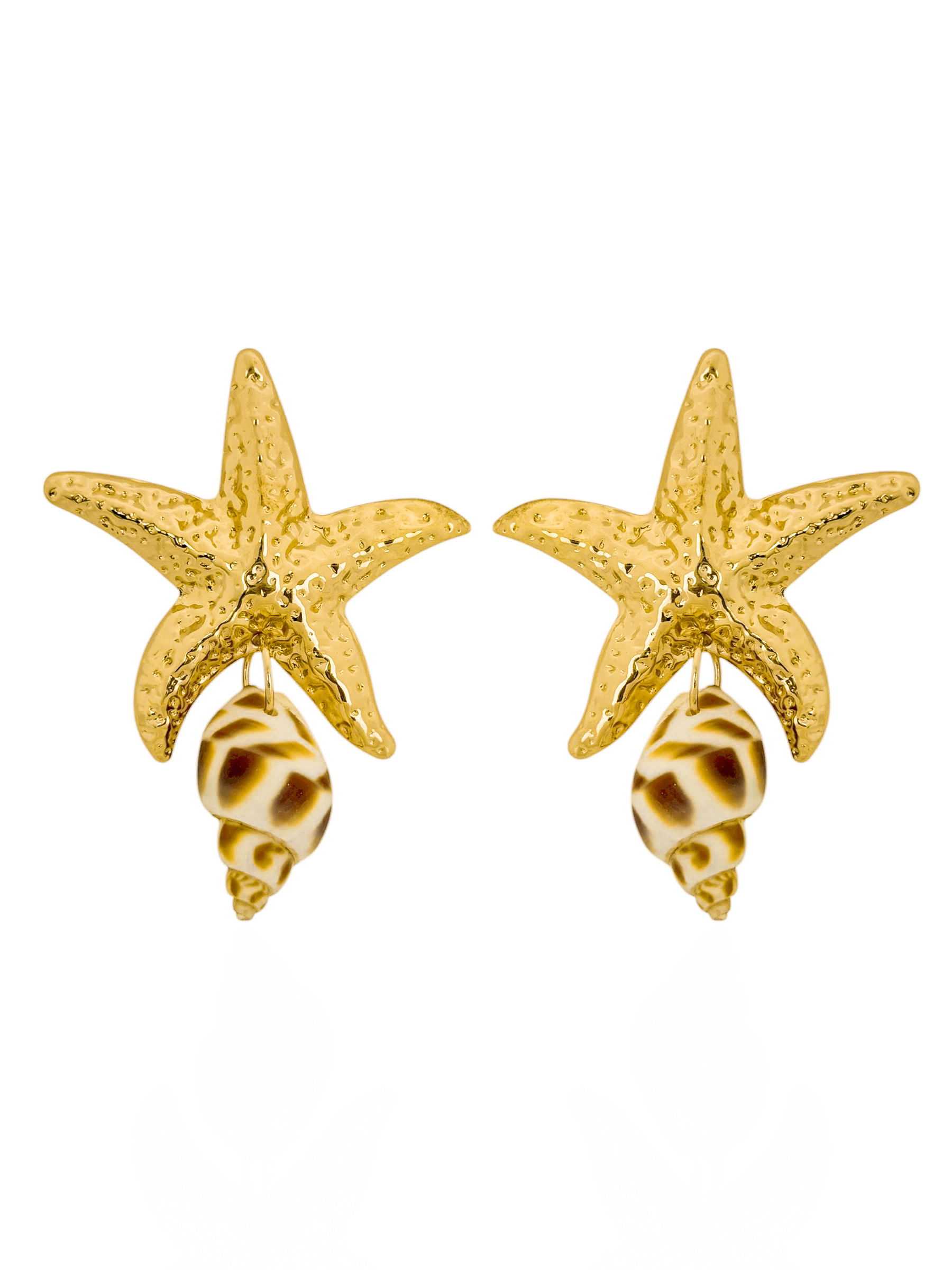 Brinco Folheado a Ouro 18k e Prata Estrela Martelada e Concha
