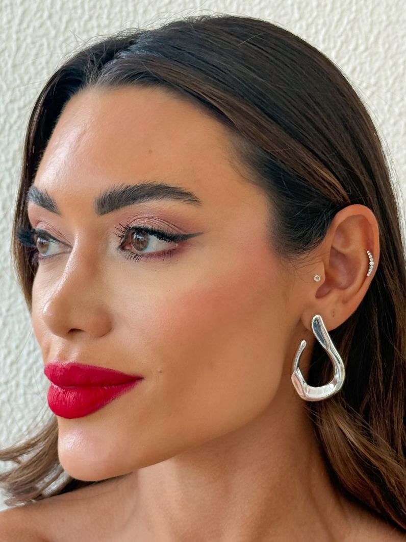 Brinco Folheado a Ouro 18k e Prata Fio Curvado