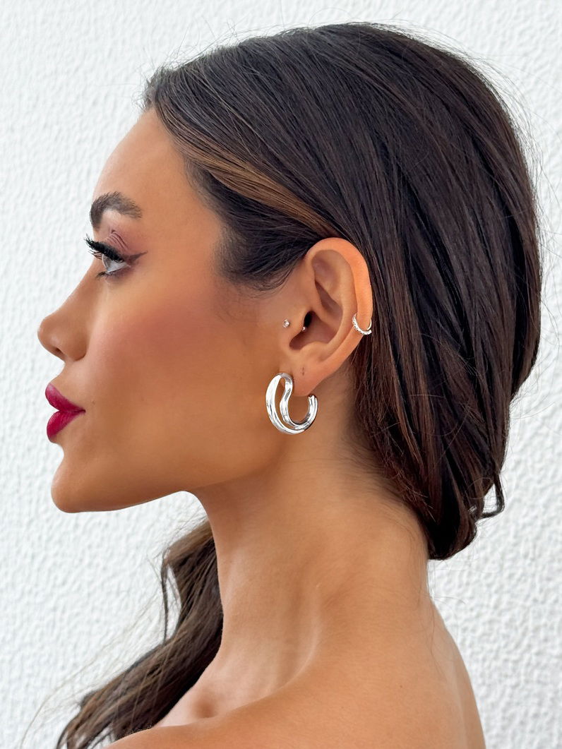 Brinco Folheado a Ouro 18k e Prata Fio Gota Vazada