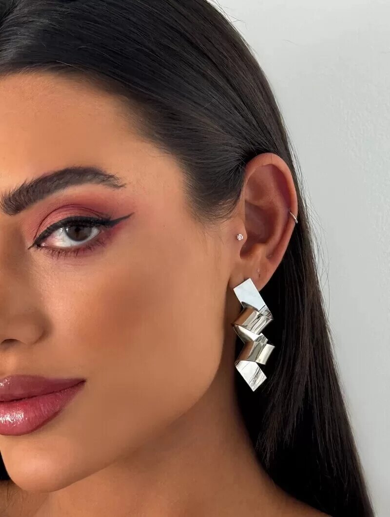 Brinco Folheado a Ouro 18k e Prata Fio Largo Torcido