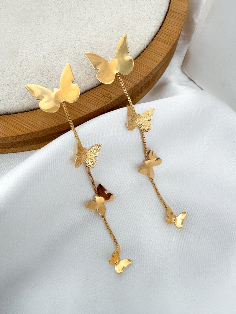 Brinco Folheado a Prata Fio Longo com Borboletas