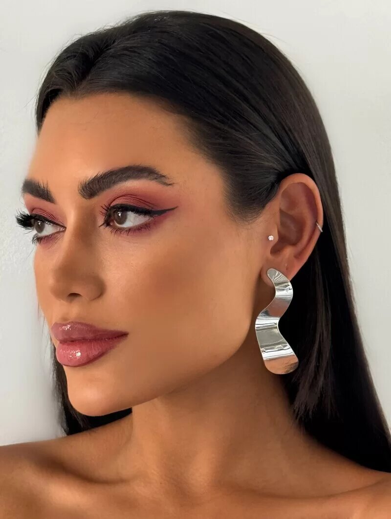 Brinco Folheado a Ouro 18k e Prata Fio Ondulado Liso