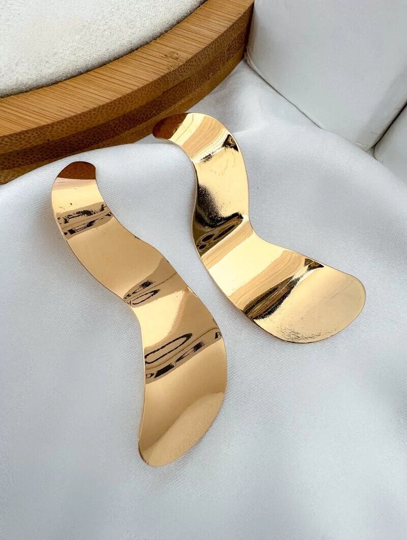 Brinco Folheado a Ouro 18k e Prata Fio Ondulado Liso