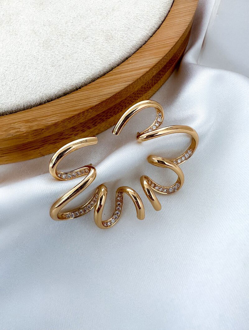 Brinco Folheado a prata Fio Torcido Cravejado com Micro Zircônia