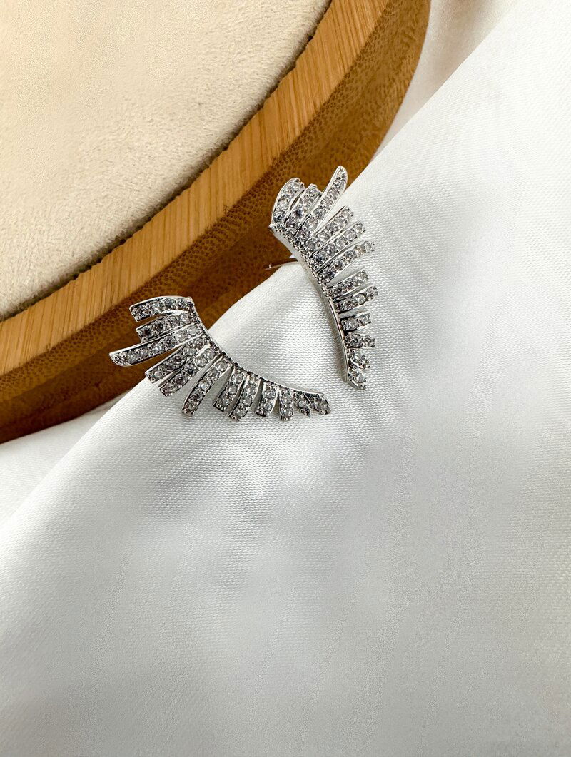 Brinco Folheado a Ouro 18k e Prata Fios Cravejados com Micro Zircônias