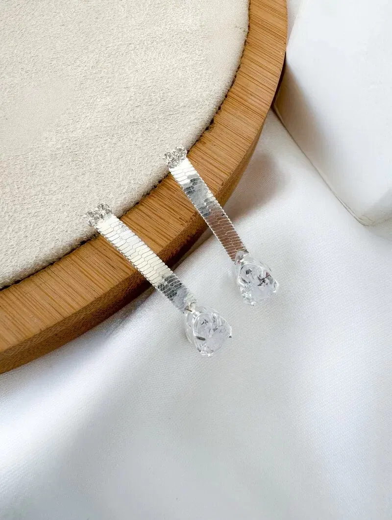 Brinco Folheado a Ouro 18k e Prata Fita Laminada com Gota de Zircônia