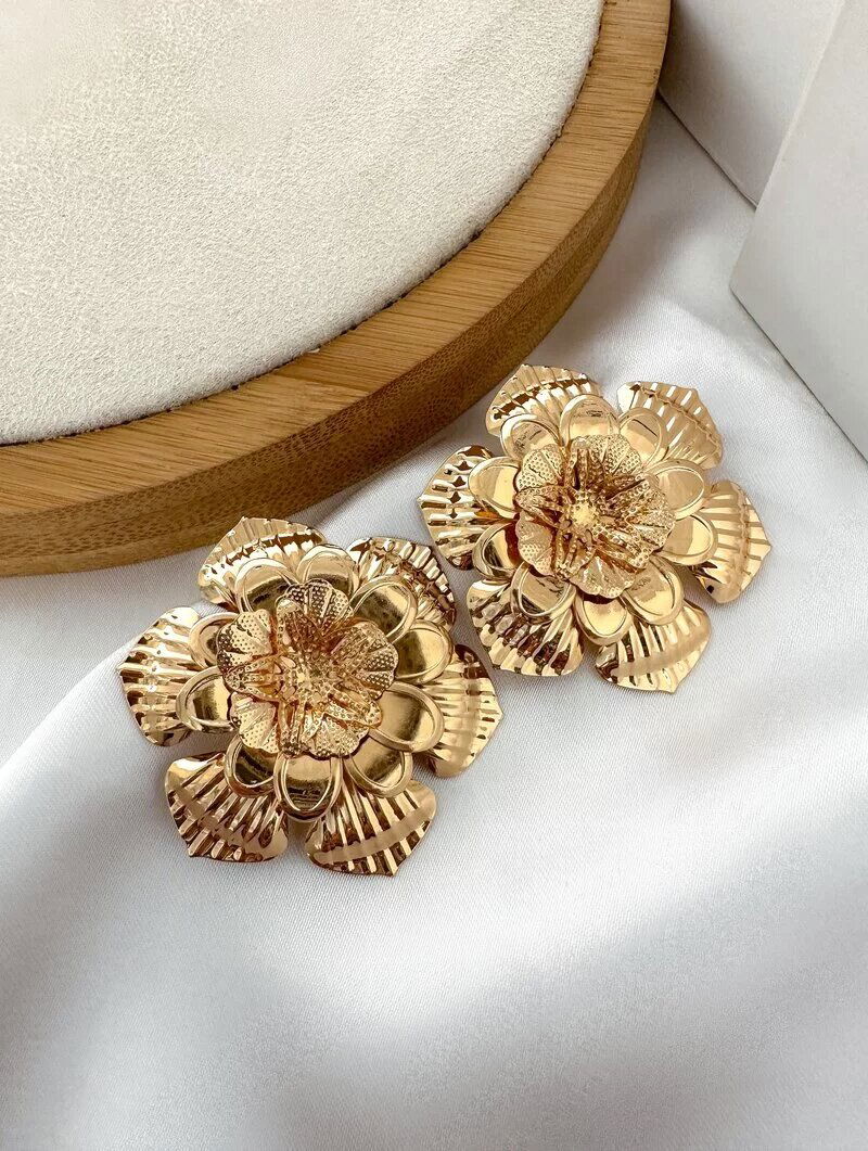 Brinco Folheado a Ouro 18k e Prata Flor Camadas