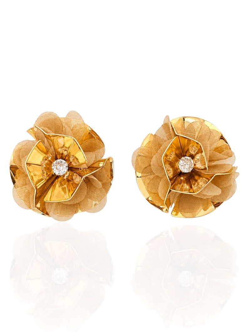 Brinco Folheado a Ouro 18k e Prata Flor Com Ponto de Luz Central