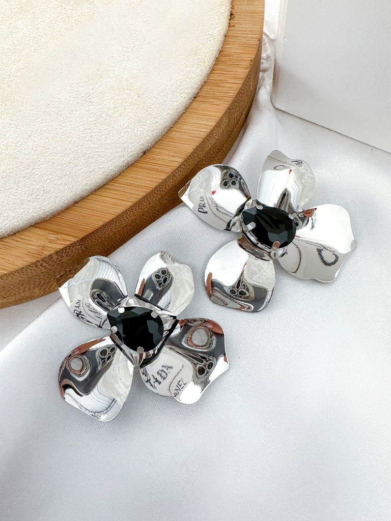 brinco folheado a ouro 18k e prata flor com zircônia central