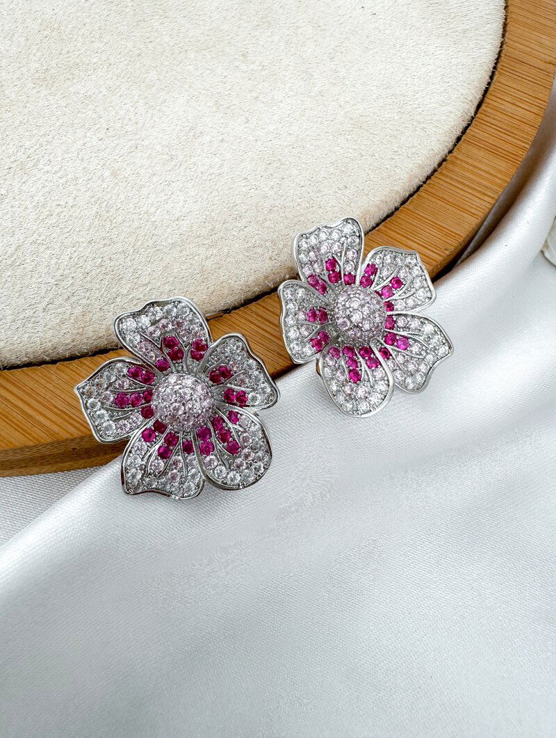 Brinco Folheado a Ouro 18k e Prata Flor Cravejada com Micro Zircônias