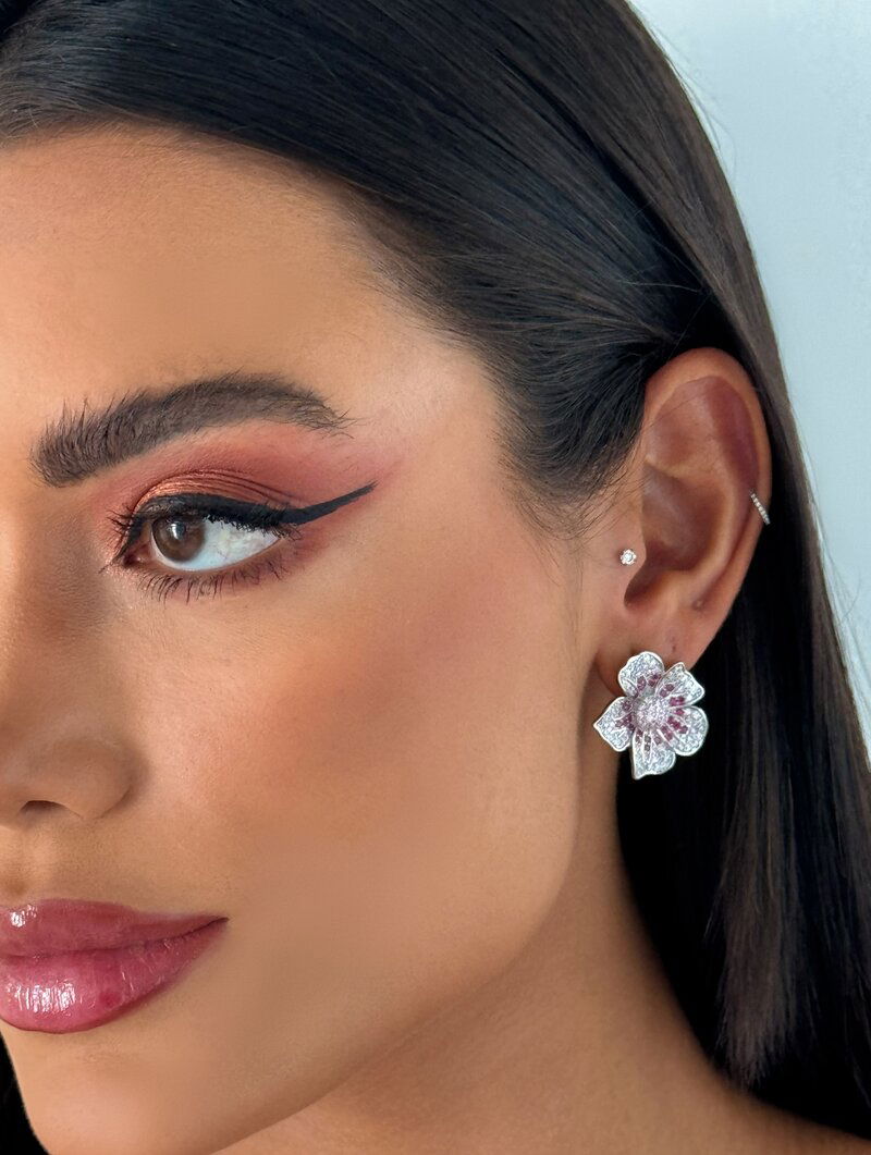 Brinco Folheado a Ouro 18k e Prata Flor Cravejada com Micro Zircônias