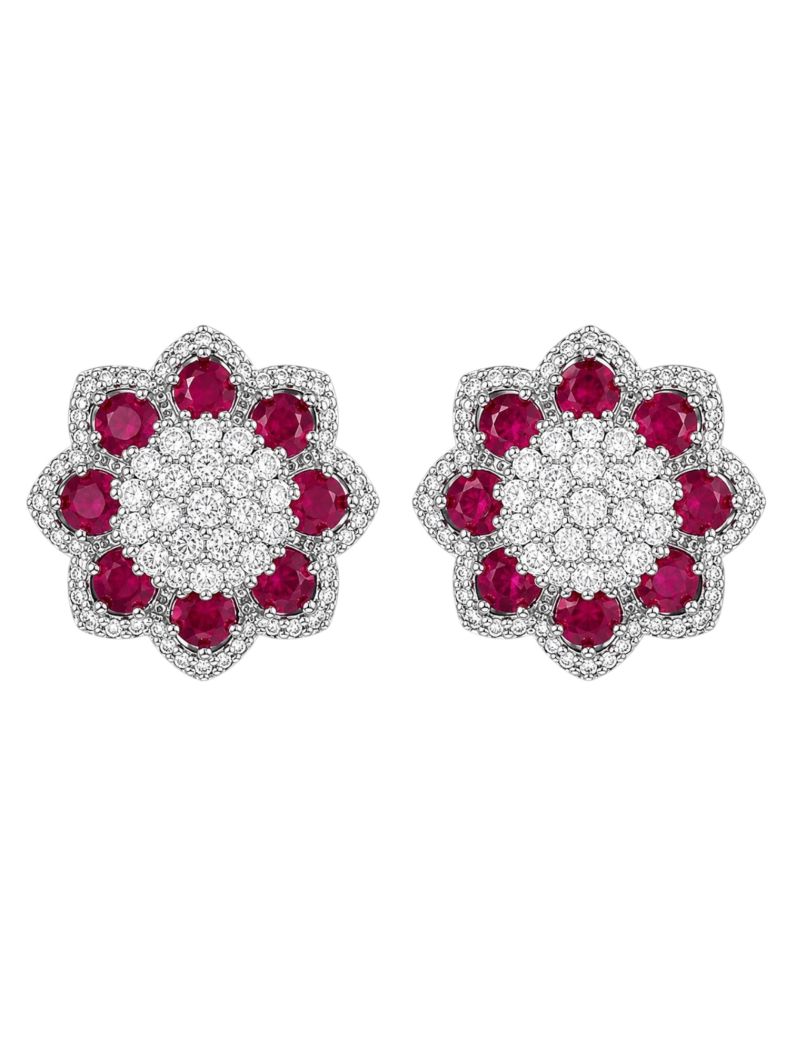 Brinco Folheado a Ouro 18k e Prata Flor de Cristais