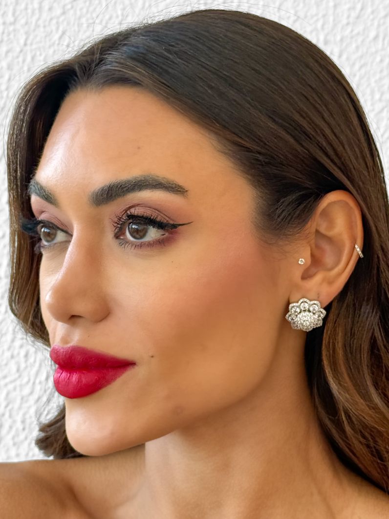 Brinco Folheado a Ouro 18k e Prata Flor de Cristais