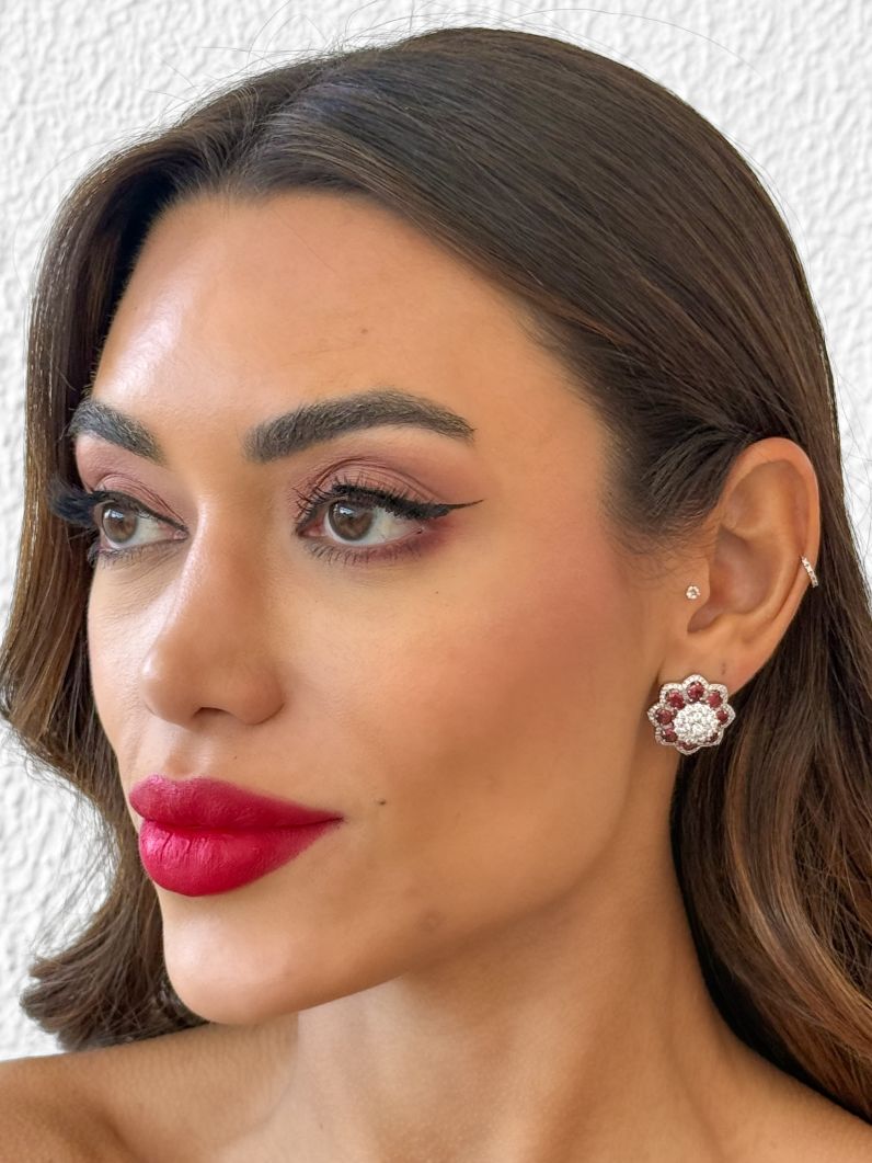 Brinco Folheado a Ouro 18k e Prata Flor de Cristais