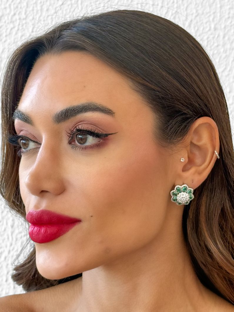 Brinco Folheado a Ouro 18k e Prata Flor de Cristais