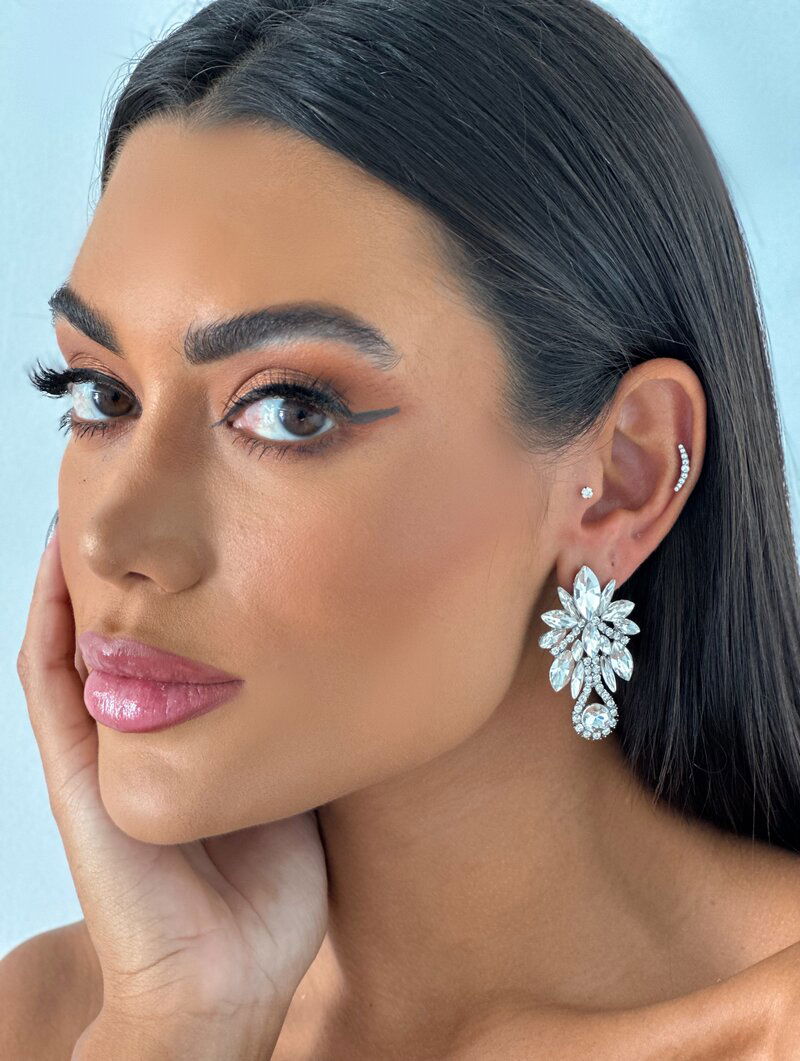 Brinco Folheado a Ouro 18k e Prata Flor de Zircônia com Detalhes Cravejados