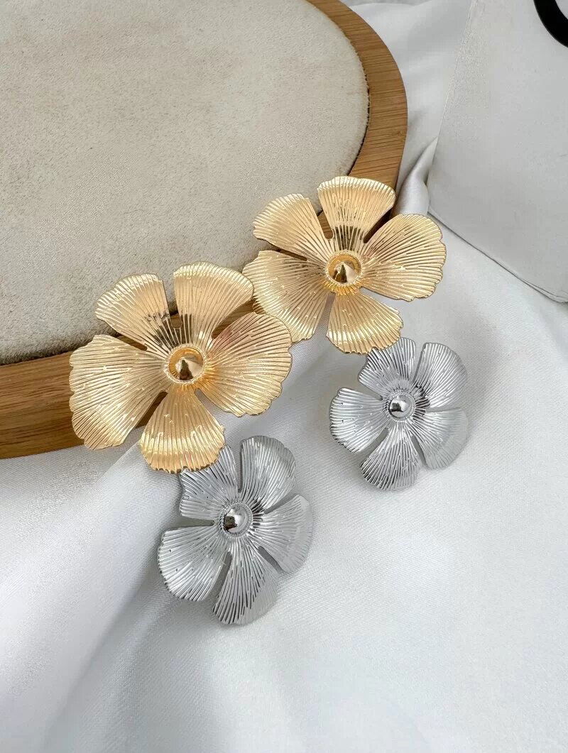 Brinco Folheado a Ouro 18k e Prata Flor Dupla