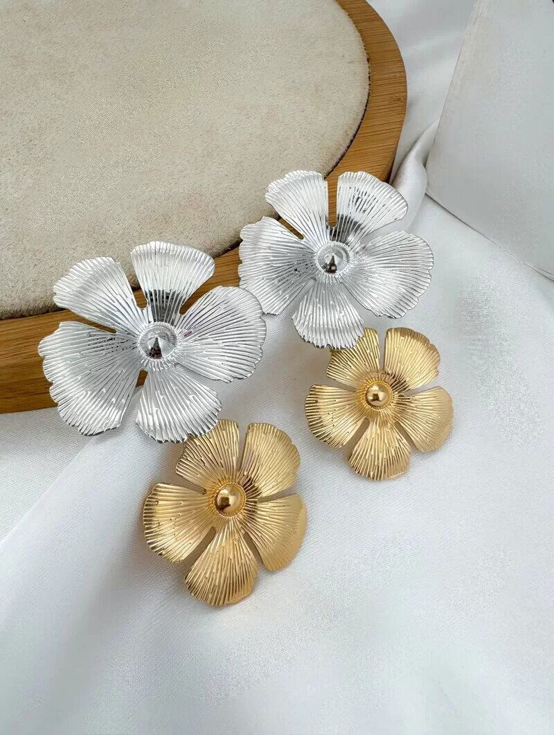 Brinco Folheado a Ouro 18k e Prata Flor Dupla