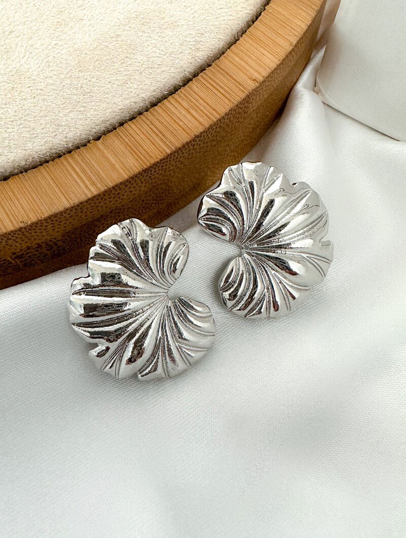 Brinco Folheado a Ouro 18k e Prata Flor Orgânica