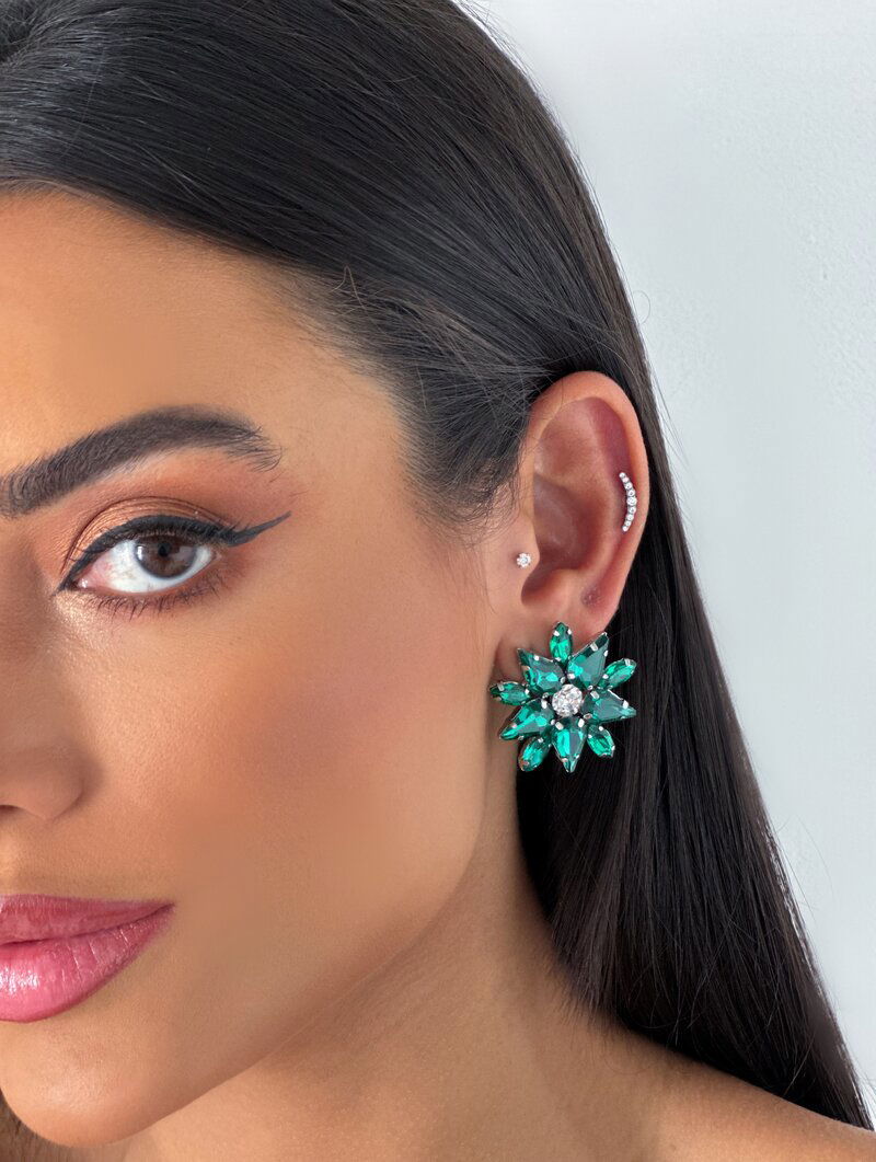 Brinco Folheado a Ouro 18k e Prata Flor Pedraria Dez Pétalas