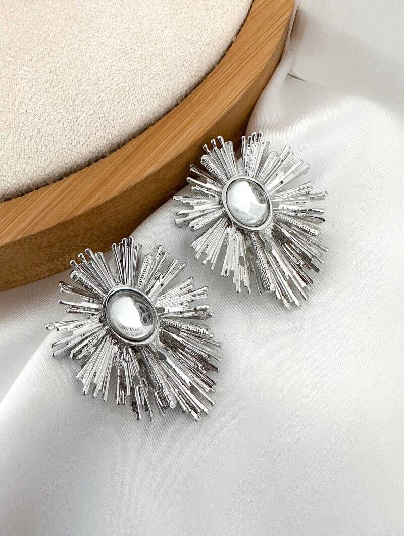 Brinco Folheado a Ouro 18k e Prata Flor Raios com Zircônia Central