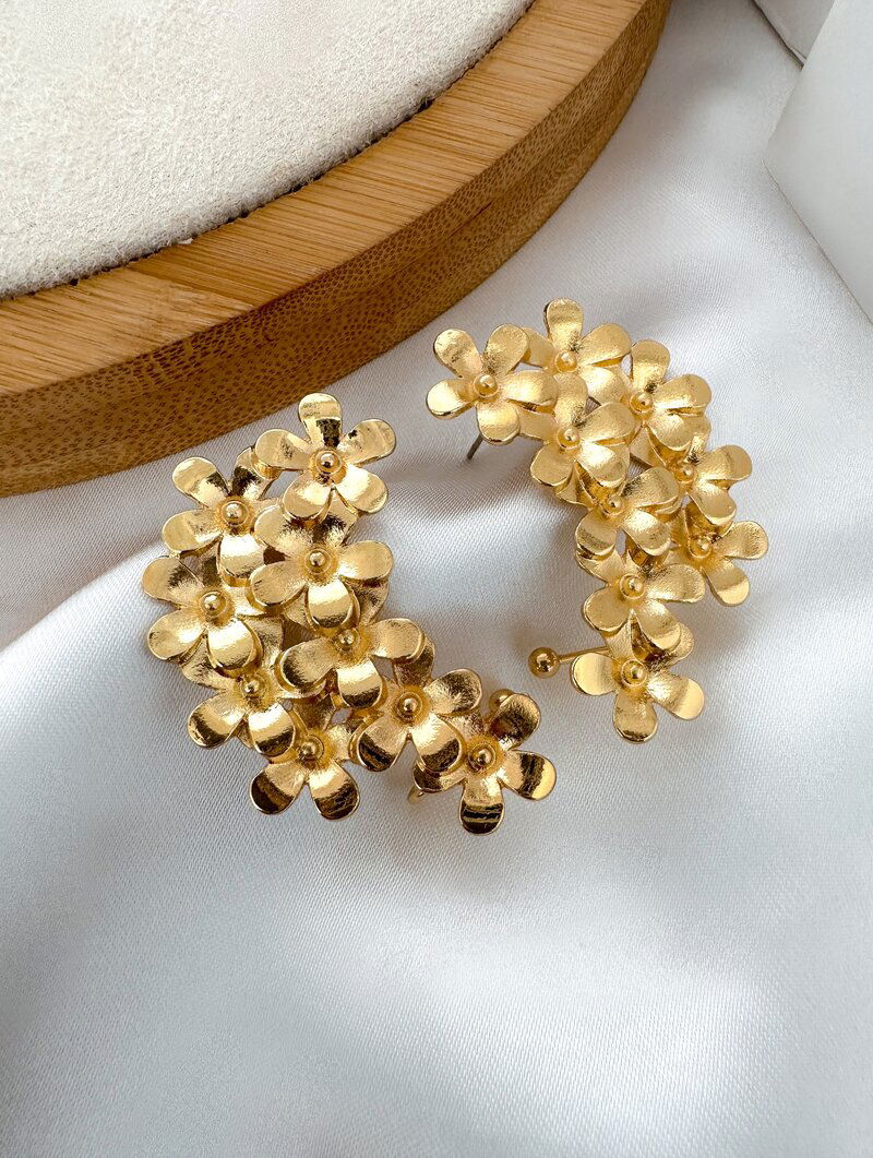 Brinco Folheado a Ouro 18k e Prata Floral