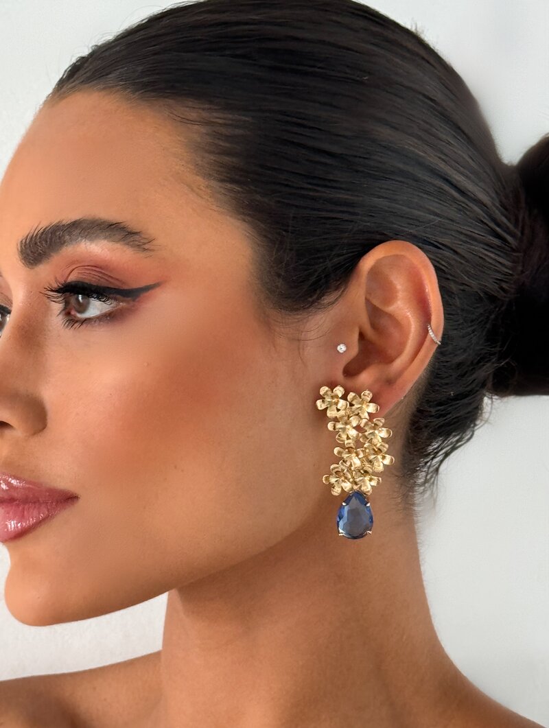 Brinco Folheado a Ouro 18k e Prata Floral com Gota de Chaton