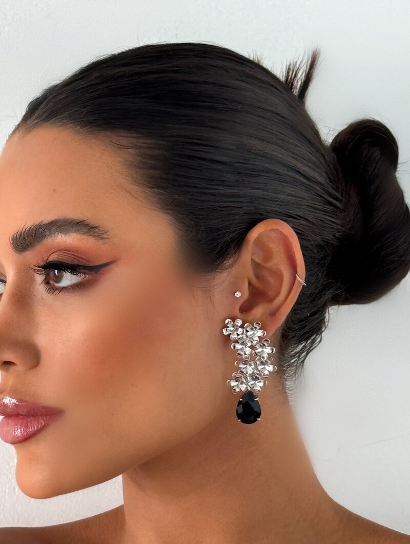 Brinco Folheado a Ouro 18k e Prata Floral com Gota de Chaton