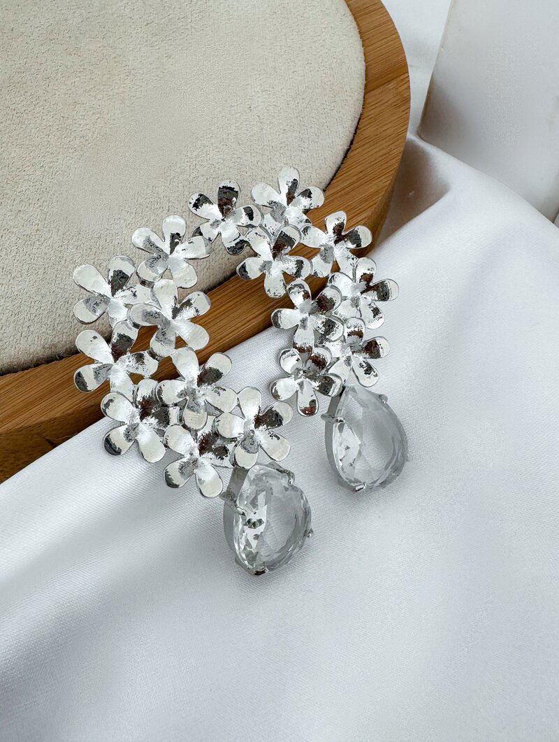 Brinco Folheado a Ouro 18k e Prata Floral com Gota de Chaton