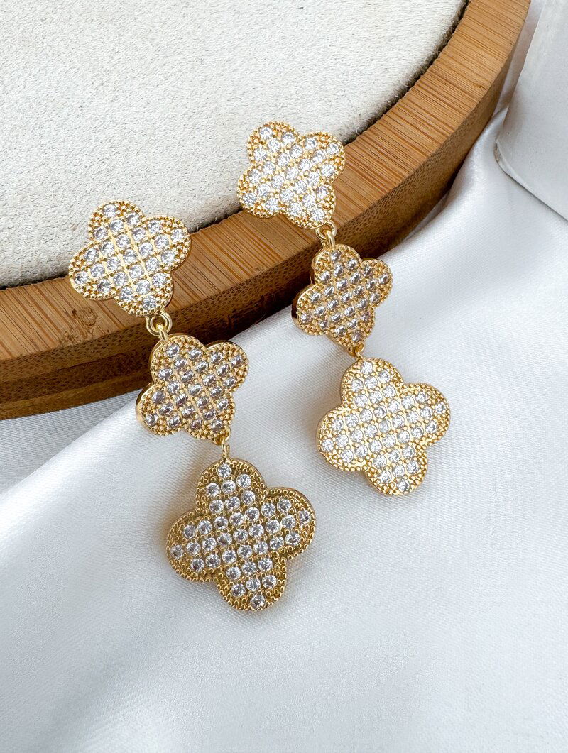 Brinco Folheado a Ouro 18k e Prata Flores Cravejadas (Inspiração)