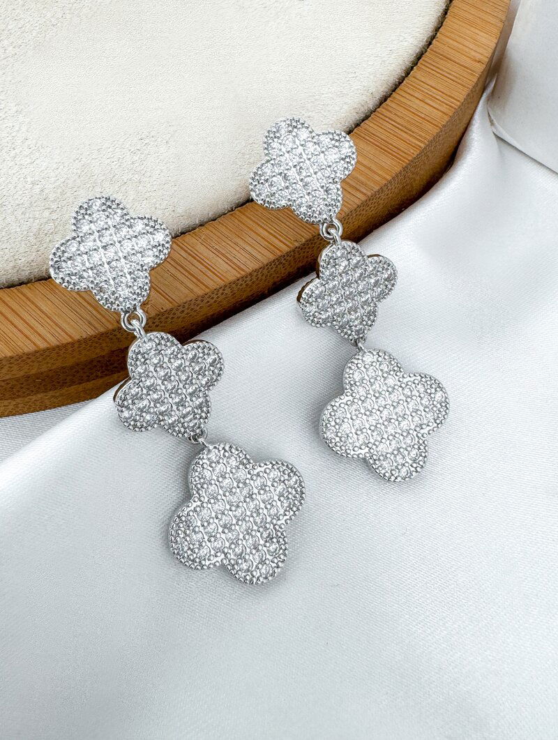 Brinco Folheado a Ouro 18k e Prata Flores Cravejadas (Inspiração)