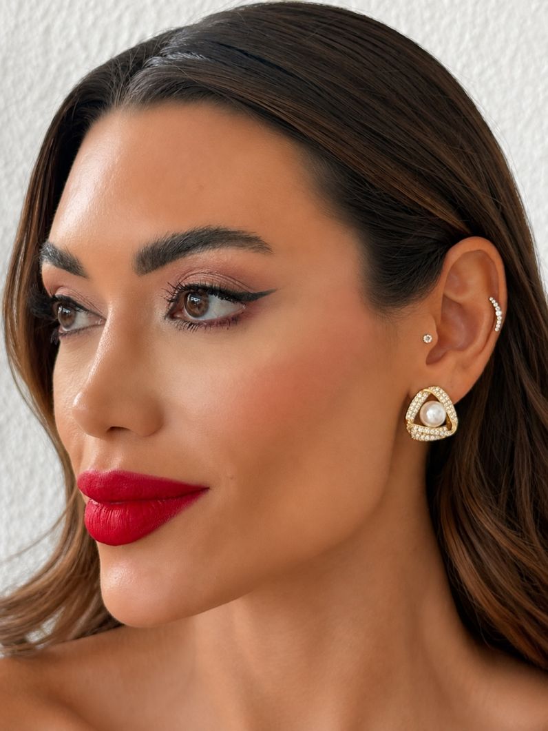 Brinco Folheado a Ouro 18k e Prata Forma Cravejada com Perola