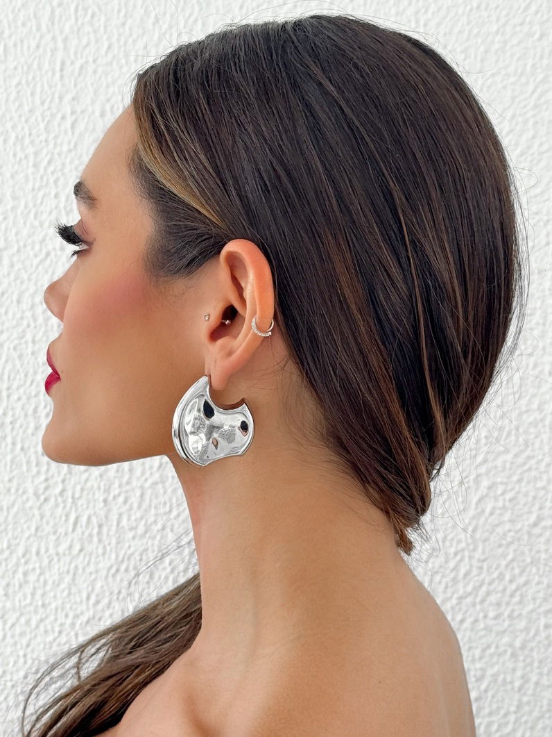 Brinco Folheado a Ouro 18k e Prata Forma Organica Martelada