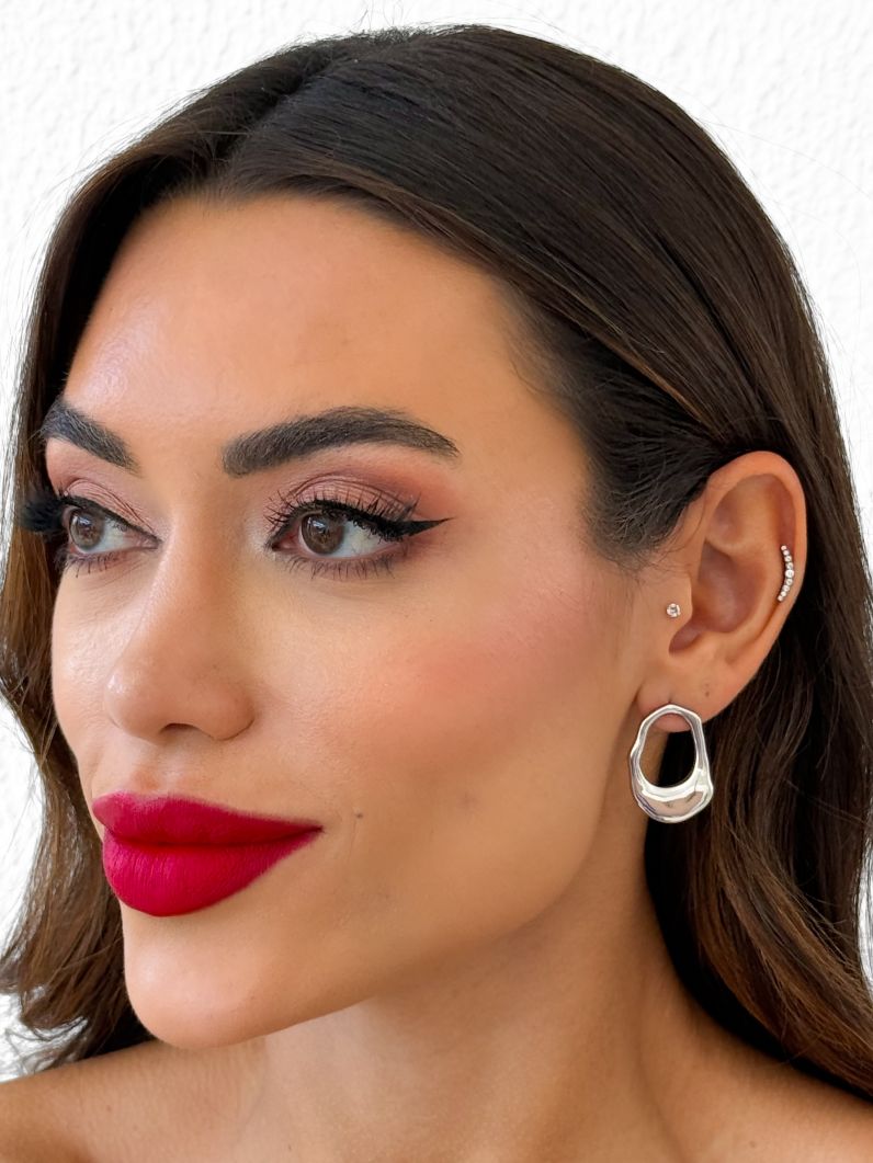 Brinco Folheado a Ouro 18k e Prata Forma Oval Organica